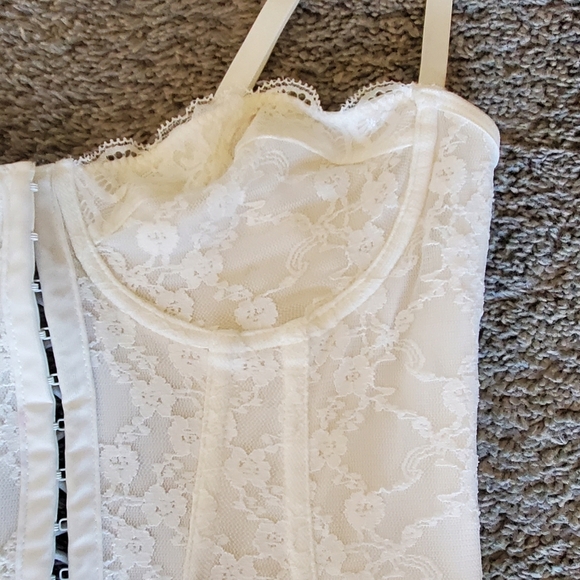 💚5/$25 White Lace Bustier Corset Long Line Structured Bra Crop Top Size Medium - Picture 3 of 6